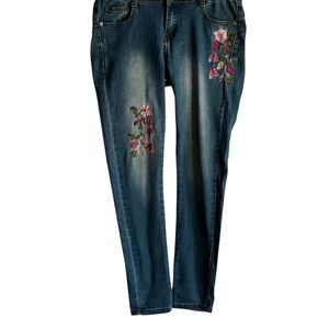 Blue Republic Woman’s Embroidered Floral SkinnyJeans,Trendy,Boho, Juniors